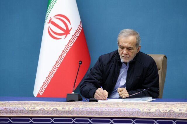 Pres. Pezeshkian Donates 50 Billion Rials to Free Indigent Prisoners