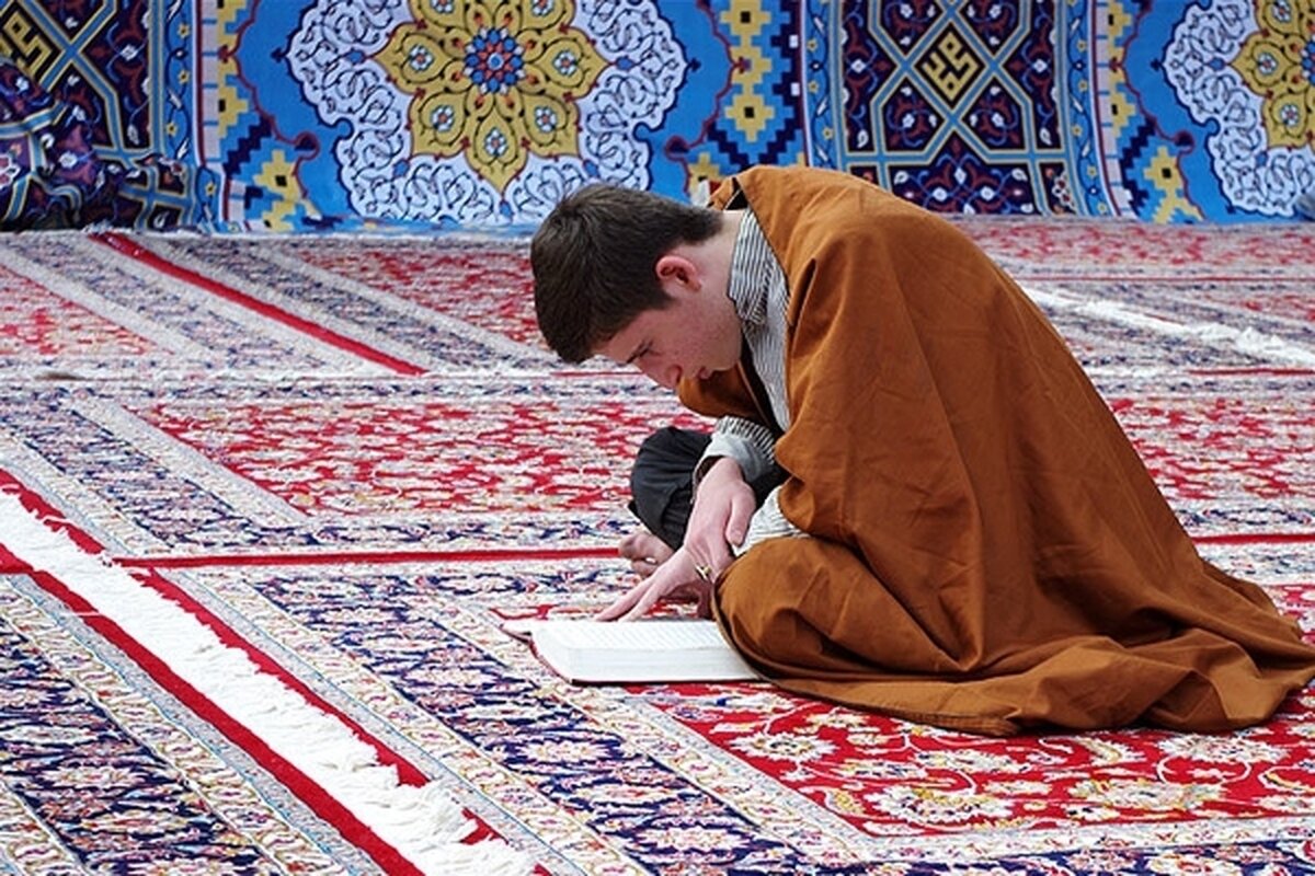 اعتکاف رمضانیه ۴۵۰ طلبه بین‌المللی از ۳۶ کشور در حرم مطهر رضوی