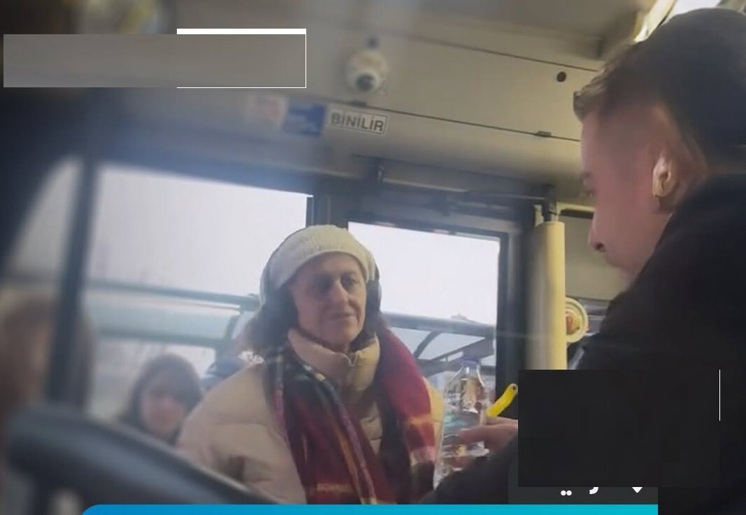 ویدیو | اقدام تحسین برانگیز راننده اتوبوس هنگام افطار