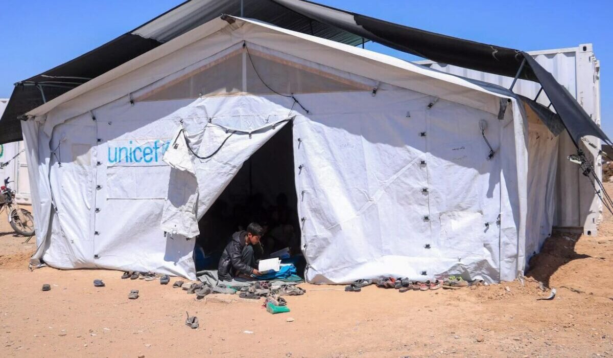 سازمان نجات کودکان: ۲۵ هزار کودک افغان زلزله زده هنوز در چادر زندگی می‌کنند
