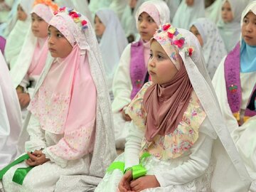 Фоторепортаж | Пакистанын Кувејта шәһәриндә илк дәфә Оруҹ тутан 9 јашлы гыз ушаглары үчүн мәрасим кечирилди