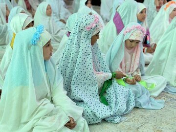 Fotoreportaj | Pakistanın Kuveyta şəhərində ilk dəfə Oruc tutan 9 yaşlı qız uşaqları üçün mərasim keçirildi