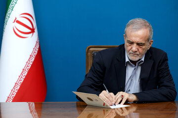 پیام تسلیت دکتر پزشکیان در پی درگذشت عالم مجاهد حجت‌الاسلام امام جمارانی
 