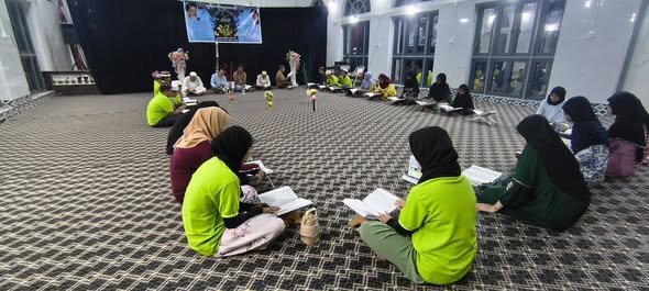 မန္တလေးမြို့ ရှီအဟ် အေမာမ် ဘာရာ တွင် စုပေါင်း သေလာဝသ် ကုရ်အာန်  ပြုလုပ်   ။ ။ Photos