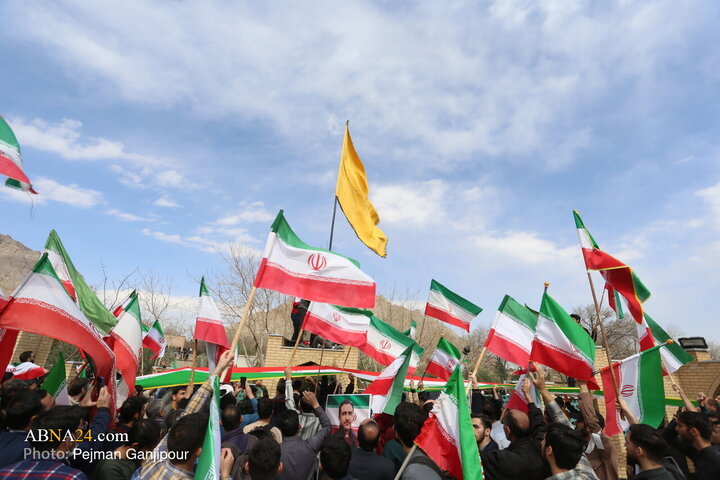 အစ္စဖဟန် စက်မှုတက္ကသိုလ် ကျောင်းသားများက အီရန် အစ္စလာမ်မစ် ပြည်သူ့ သမ္မတနိုင်ငံ၏ အလံတော် အား ဂုဏ်ပြုထိန်းသိမ်းရန် စုပေါင်းလှုပ်ရှားမှု ပြုလုပ် ။ ။ Photos