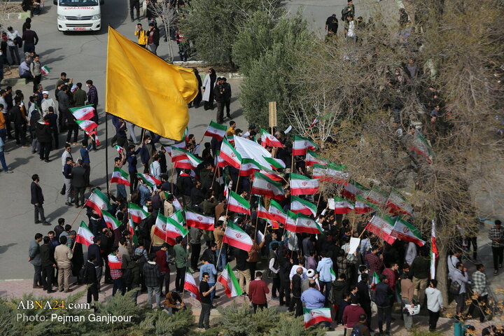 အစ္စဖဟန် စက်မှုတက္ကသိုလ် ကျောင်းသားများက အီရန် အစ္စလာမ်မစ် ပြည်သူ့ သမ္မတနိုင်ငံ၏ အလံတော် အား ဂုဏ်ပြုထိန်းသိမ်းရန် စုပေါင်းလှုပ်ရှားမှု ပြုလုပ် ။ ။ Photos