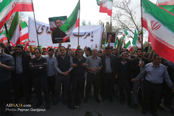 အစ္စဖဟန် စက်မှုတက္ကသိုလ် ကျောင်းသားများက အီရန် အစ္စလာမ်မစ် ပြည်သူ့ သမ္မတနိုင်ငံ၏ အလံတော် အား ဂုဏ်ပြုထိန်းသိမ်းရန် စုပေါင်းလှုပ်ရှားမှု ပြုလုပ် ။ ။ Photos