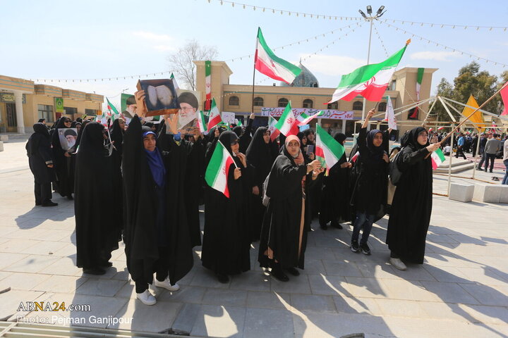 အစ္စဖဟန် စက်မှုတက္ကသိုလ် ကျောင်းသားများက အီရန် အစ္စလာမ်မစ် ပြည်သူ့ သမ္မတနိုင်ငံ၏ အလံတော် အား ဂုဏ်ပြုထိန်းသိမ်းရန် စုပေါင်းလှုပ်ရှားမှု ပြုလုပ် ။ ။ Photos