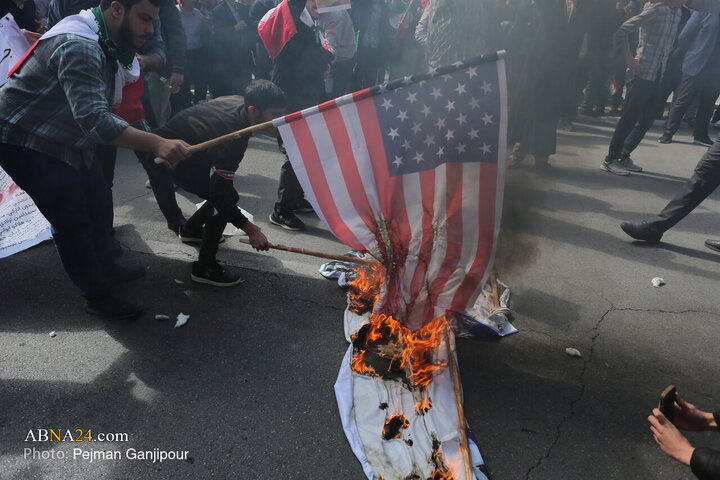 အစ္စဖဟန် စက်မှုတက္ကသိုလ် ကျောင်းသားများက အီရန် အစ္စလာမ်မစ် ပြည်သူ့ သမ္မတနိုင်ငံ၏ အလံတော် အား ဂုဏ်ပြုထိန်းသိမ်းရန် စုပေါင်းလှုပ်ရှားမှု ပြုလုပ် ။ ။ Photos