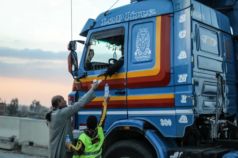 شکوفایی ابتکارهای افطار روزهداران در جادههای مصر