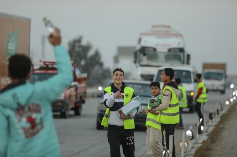 شکوفایی ابتکارهای افطار روزه‌داران در جاده‌های مصر