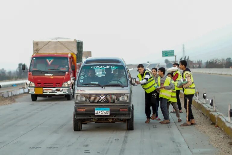 شکوفایی ابتکارهای افطار روزه‌داران در جاده‌های مصر