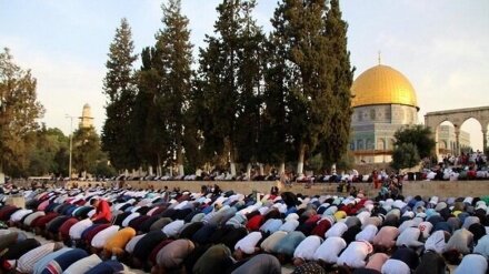 Nimêjkirina 100 hezar filistînîyan li Mizgevta Eqsayê