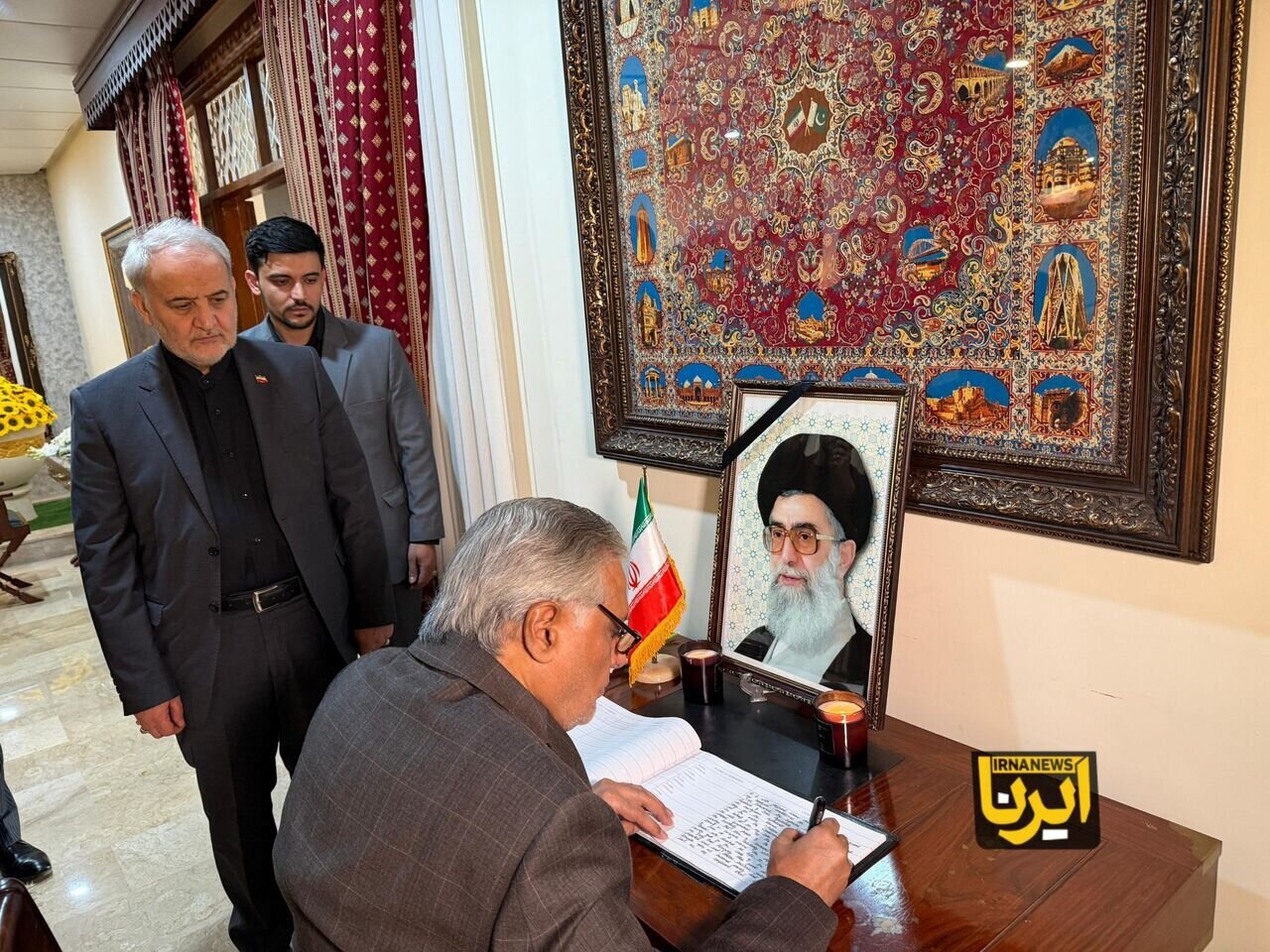 Pakistan's deputy prime minister visits Iranian embassy over Leader’s martyrdom