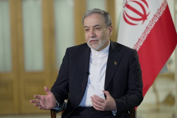 Foreign Minister Araghchi: Iran strongly to respond in kind to attack on energy infrastructure
