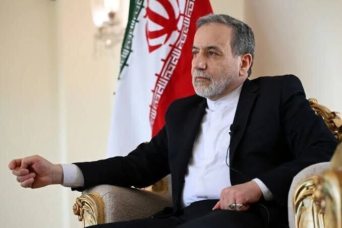 Araghchi: Strait of Hormuz open to all ships except those of US and its allies