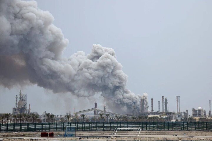 تقرير مصور/ مناطق استراتيجية في دول الخليج الفارسي تعرضت لقصف ايراني مباشر