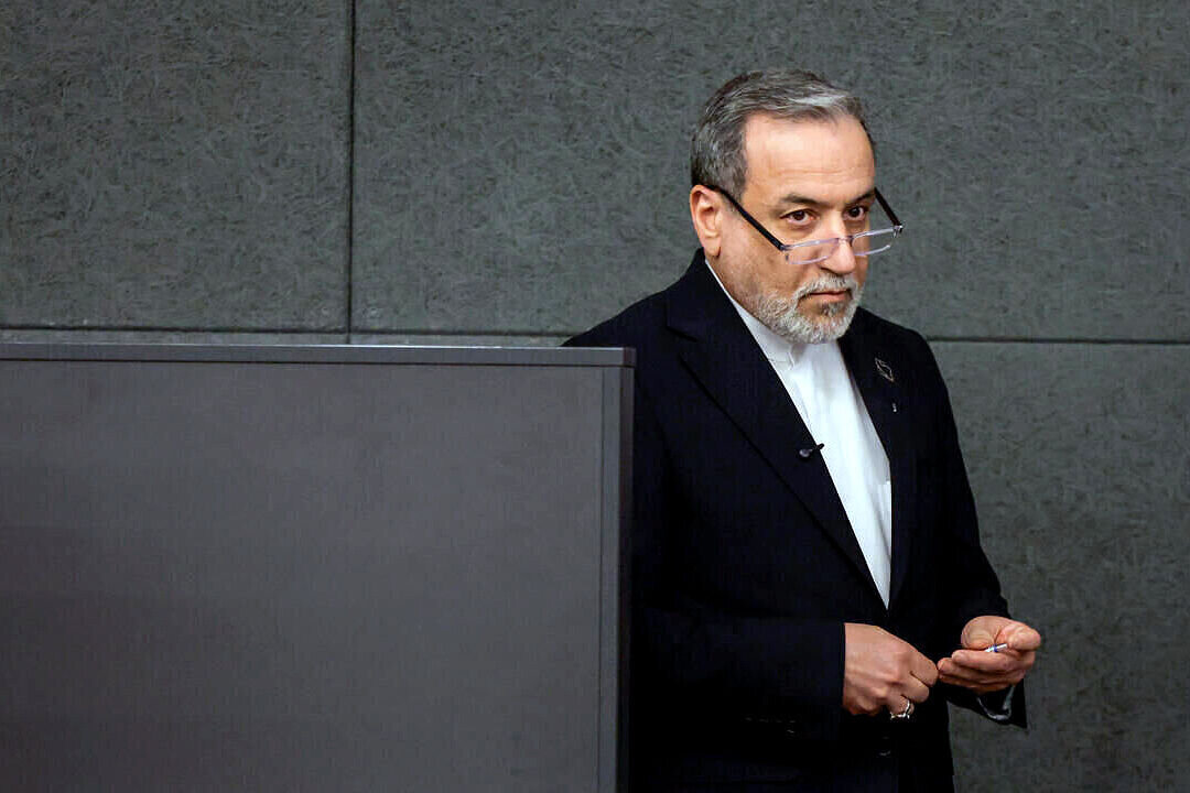 FM Araghchi criticizes Macron for failing to condemn US-Israeli attacks on Iran