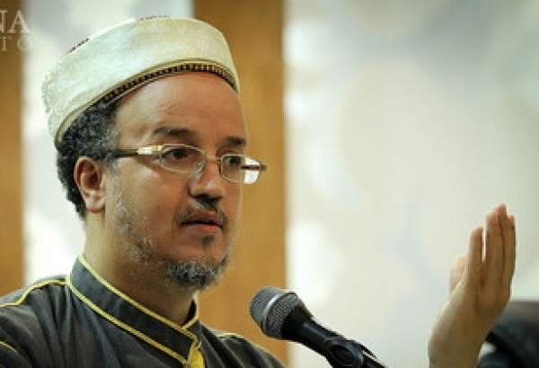 Yemeni thinker: World further seeking legacy of late Leader after his martyrdom