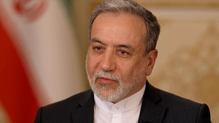 FM Araghchi reacts to US researcher messages on war against Iran