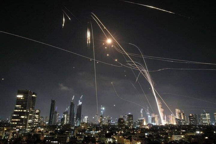 Simultaneous Strikes from Iran and Hezbollah Trigger Widespread Sirens Across Israel