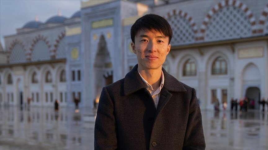 Japanese man embraces Islam after Quran reading