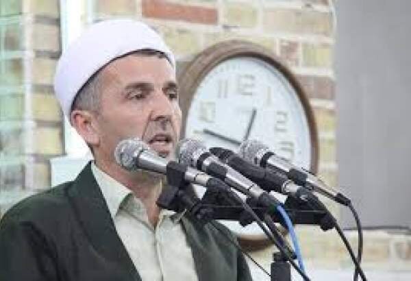 Sunni Cleric: Interest of Muslims Lies in Following the Firm Discourse and Illuminating Keys of the Holy Qur'an