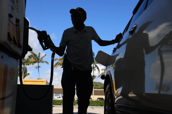 US Gasoline Prices Jump About $1 Since Iran War Escalation