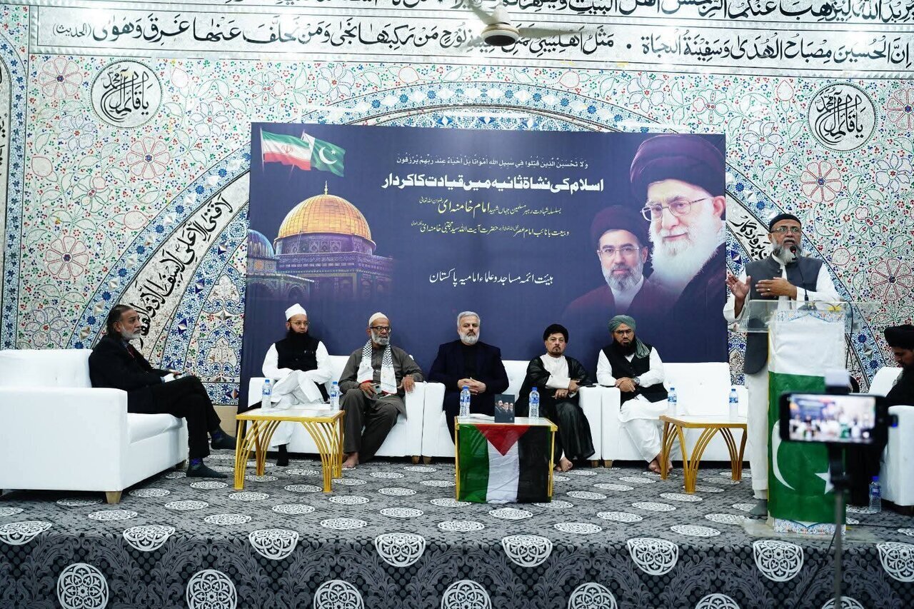Pakistani scholars renew allegiance to Leader of Islamic Revolution in major Karachi gathering