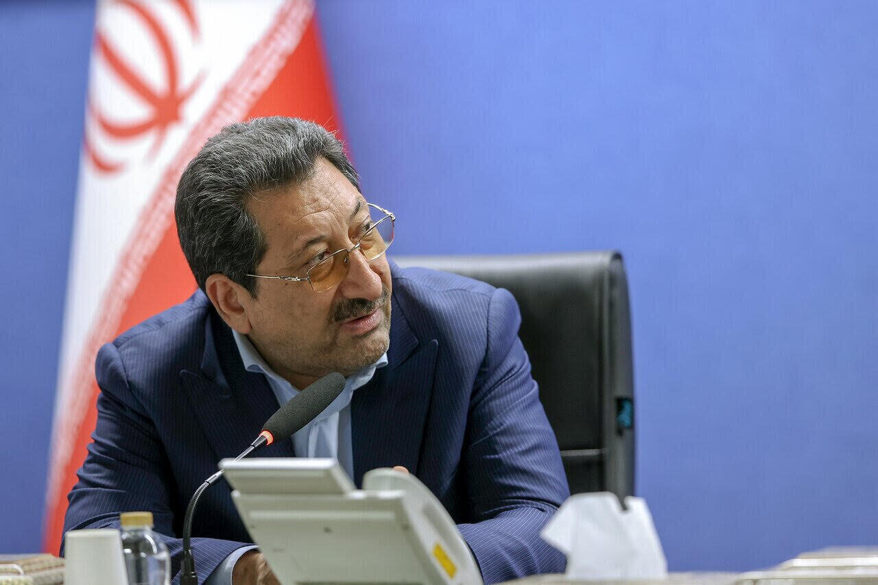 Iran Trade minister announces round-the-clock management to supply goods, control market