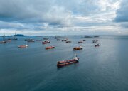 Bloomberg: More Than 800 Ships Await Passing Near Hormuz