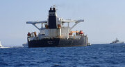 Passaggio di una petroliera gigante iraniana attraverso il blocco navale americano