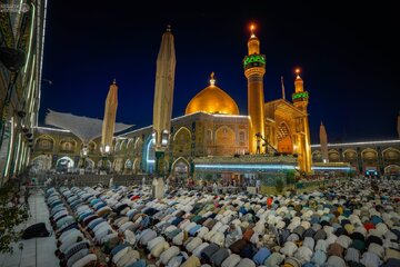Haram Tukufu ya Imam Ali (a.s) Yang'ara kwa Taa Kuelekea Eid al-Ghadir Najaf +Picha
