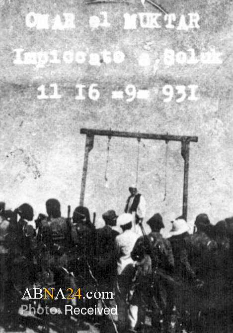 عمر مختار 16 سپتامبر 1931 در برابر هزاران لیبیایی در اردوگاه سلوق به دار آویخته شد. این تصویر از مشهورترین اسناد تاریخ استعمار ایتالیا در لیبی است.