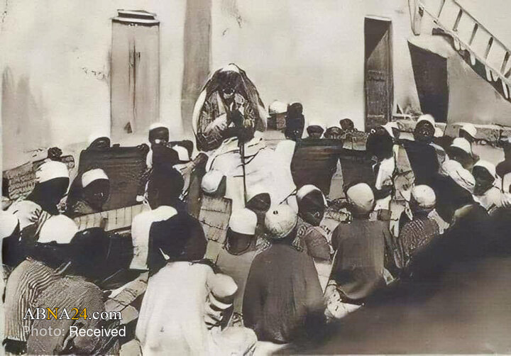 عمر مختار پیش از آنکه به رهبر مقاومت مردم لیبی علیه استعمار ایتالیا تبدیل شود، سال‌ها به تدریس علوم دینی و آموزش قرآن در مناطق مختلف برقه اشتغال داشت و به عنوان یکی از شیوخ برجسته طریقت سنوسیه شناخته می‌شد.