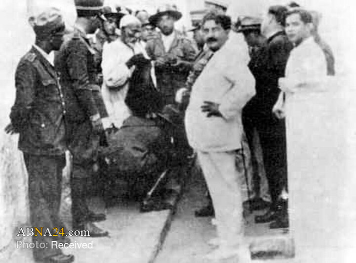 تصویری تاریخی از عمر مختار پس از بازداشت؛ عکسی که به یکی از مشهورترین نمادهای مبارزه ضد استعماری در جهان عرب تبدیل شد.