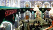 تقرير مصور/ نشر لافتات الحزن في الصحن الحسيني الشريف وخارجه