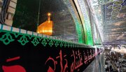 نشر لافتات الحزن في الصحن الحسيني الشريف وخارجه