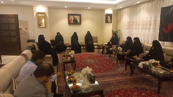 دیدار هیئت بانوان مجمع جهانی اهل‌بیت(ع) با خانواده شهید دکتر علی لاریجانی + تصاویر