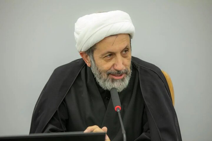 امام شهید بر گسترش زبان و ادبیات فارسی در دنیا تأکید ویژه داشتند