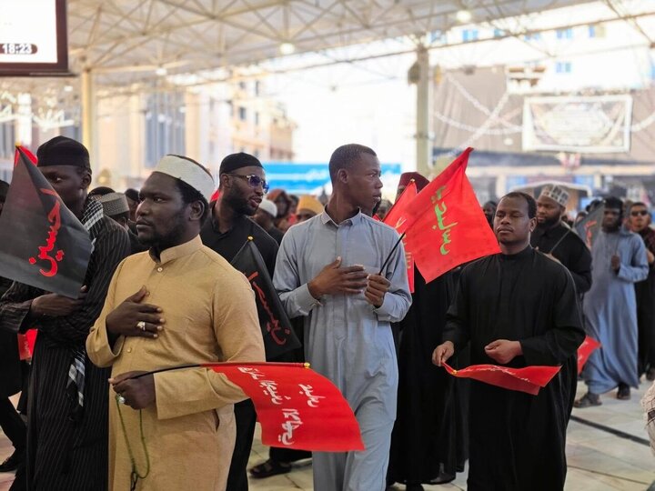 تقرير مصور/ مسيرة عزائية للطلاب الأفارقة في اليوم العاشر من محرم بالنجف الأشرف
