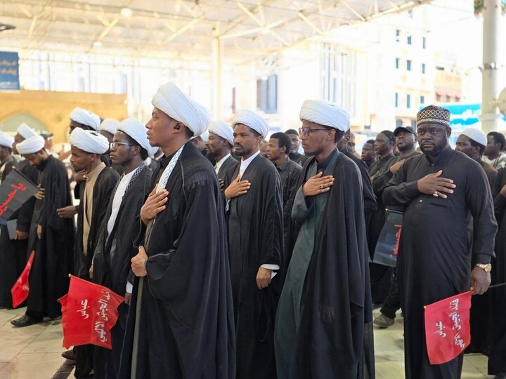 تقرير مصور/ مسيرة عزائية للطلاب الأفارقة في اليوم العاشر من محرم بالنجف الأشرف