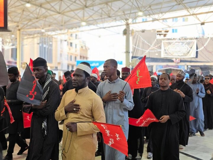 تقرير مصور/ مسيرة عزائية للطلاب الأفارقة في اليوم العاشر من محرم بالنجف الأشرف