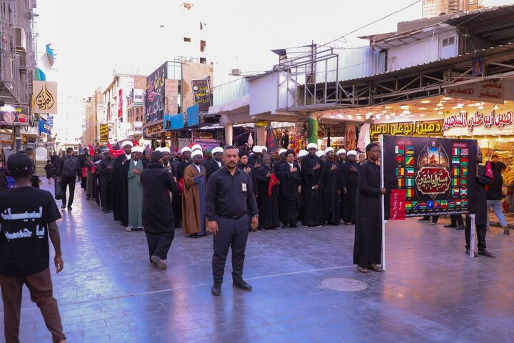 تقرير مصور/ مسيرة عزائية للطلاب الأفارقة في اليوم العاشر من محرم بالنجف الأشرف