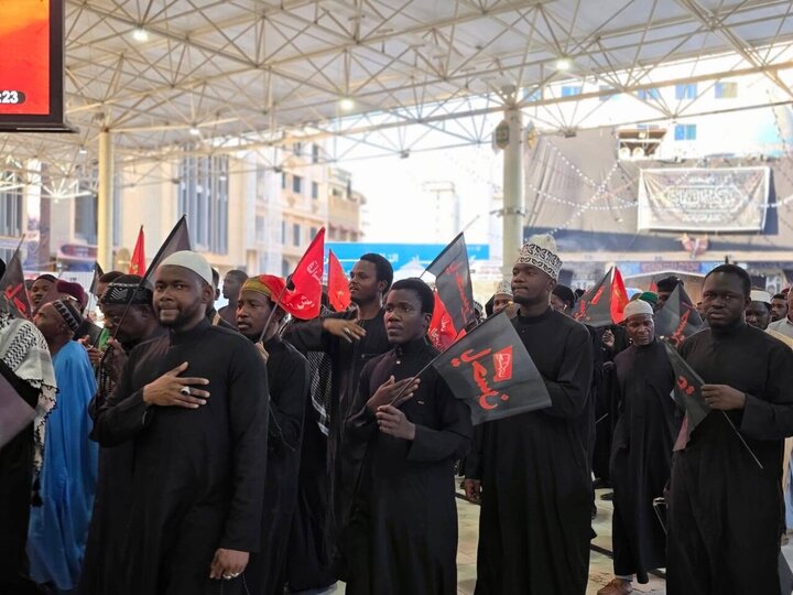 تقرير مصور/ مسيرة عزائية للطلاب الأفارقة في اليوم العاشر من محرم بالنجف الأشرف
