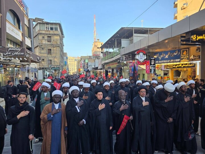 تقرير مصور/ مسيرة عزائية للطلاب الأفارقة في اليوم العاشر من محرم بالنجف الأشرف