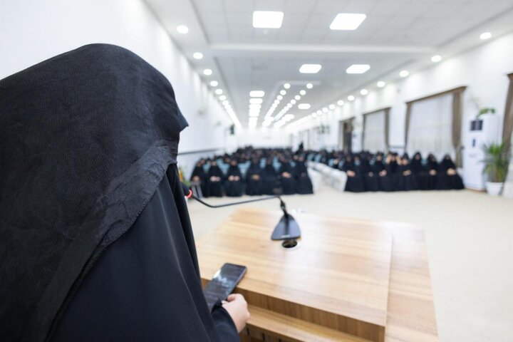 تقرير مصور/  تقديم محاضرة ثقافية عن أهمية استثمار موسم عاشوراء بكربلاء المقدسة