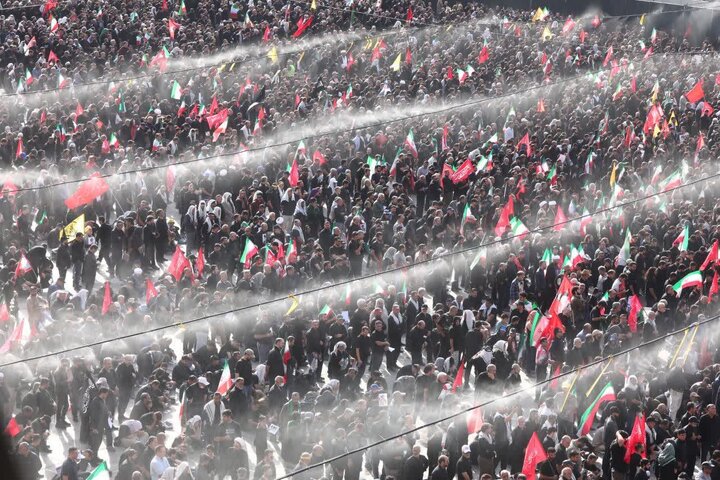 تقرير مصور/ حضور مميز للشعب الإيراني في مراسم توديع الجثمان الطاهر للشهيد القائد الإمام الخامنئي(ره) بطهران
