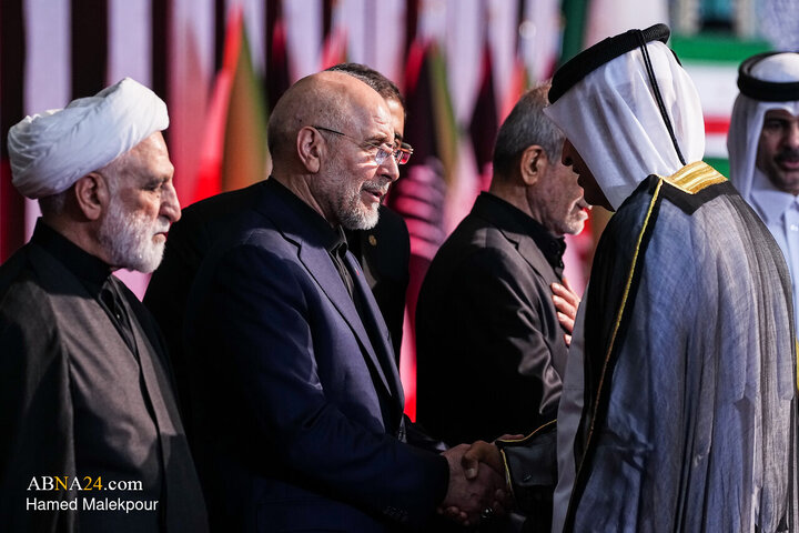 Foto / “Mücahit şehit İmam  Ayetullahi'l- Uzma Hamenei’nin (r.a) ve ailesinin naaşlarına saygı duruşu merasimi.