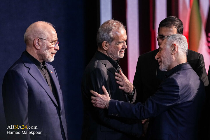 Foto / “Mücahit şehit İmam  Ayetullahi'l- Uzma Hamenei’nin (r.a) ve ailesinin naaşlarına saygı duruşu merasimi.